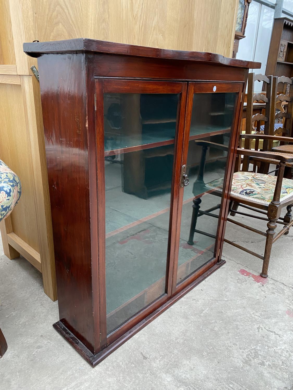 AN EDWARDIAN BOWFRONTED TWO DOOR GLAZED BOOKCASE, 34" WIDE - Image 3 of 4