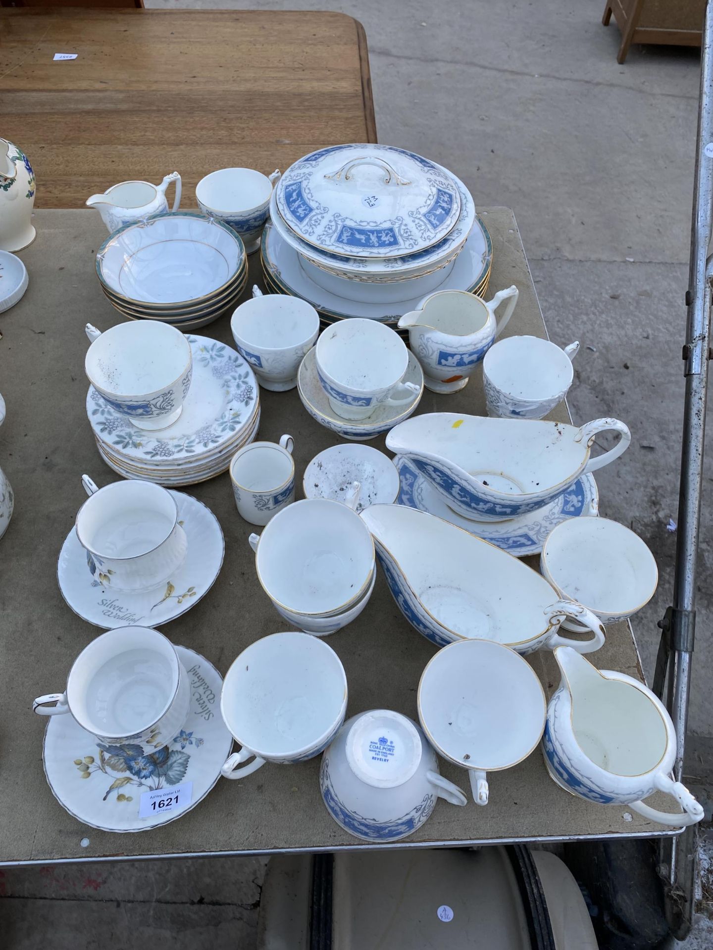 A LARGE ASSORTMENT OF CERAMIC ITEMS TO INCLUDE COALPORT CUPS, JUG AND GRAVY BOATS ETC