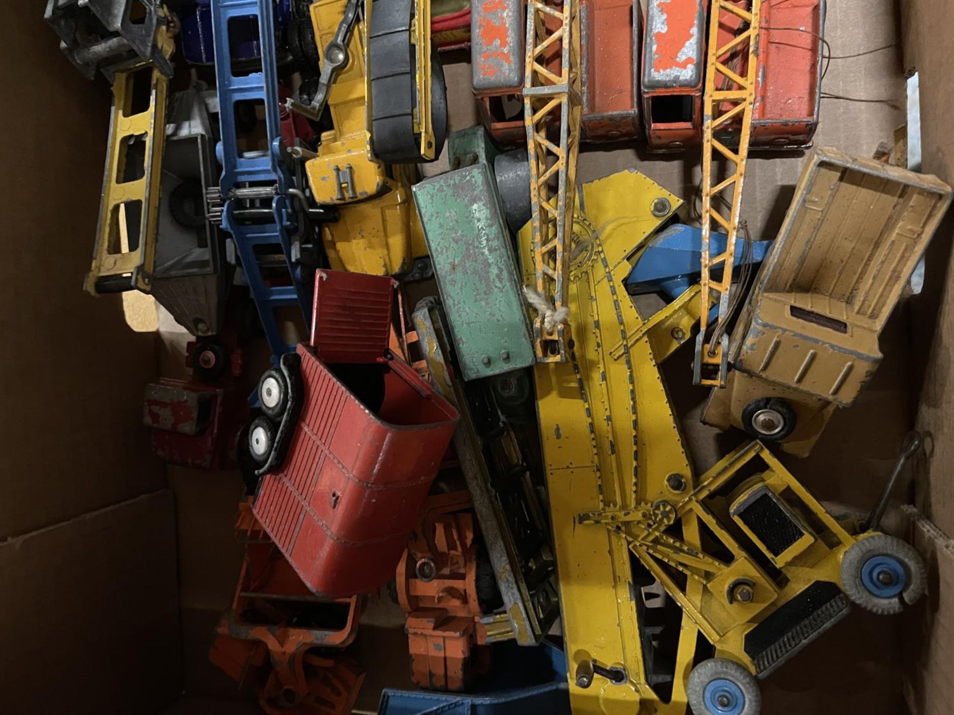 A COLLECTION OF VINTAGE TOY WAGONS AND CRANES - Image 2 of 3