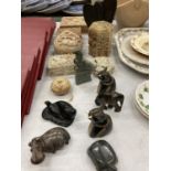 A QUANTITY OF ONYX AND SOAPSTONE ITEMS TO INCLUDE BOXES, ANIMALS, ETC
