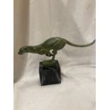 A BRONZE RUNNING CHEETAH ON A MARBLE BASE HEIGHT 20CM