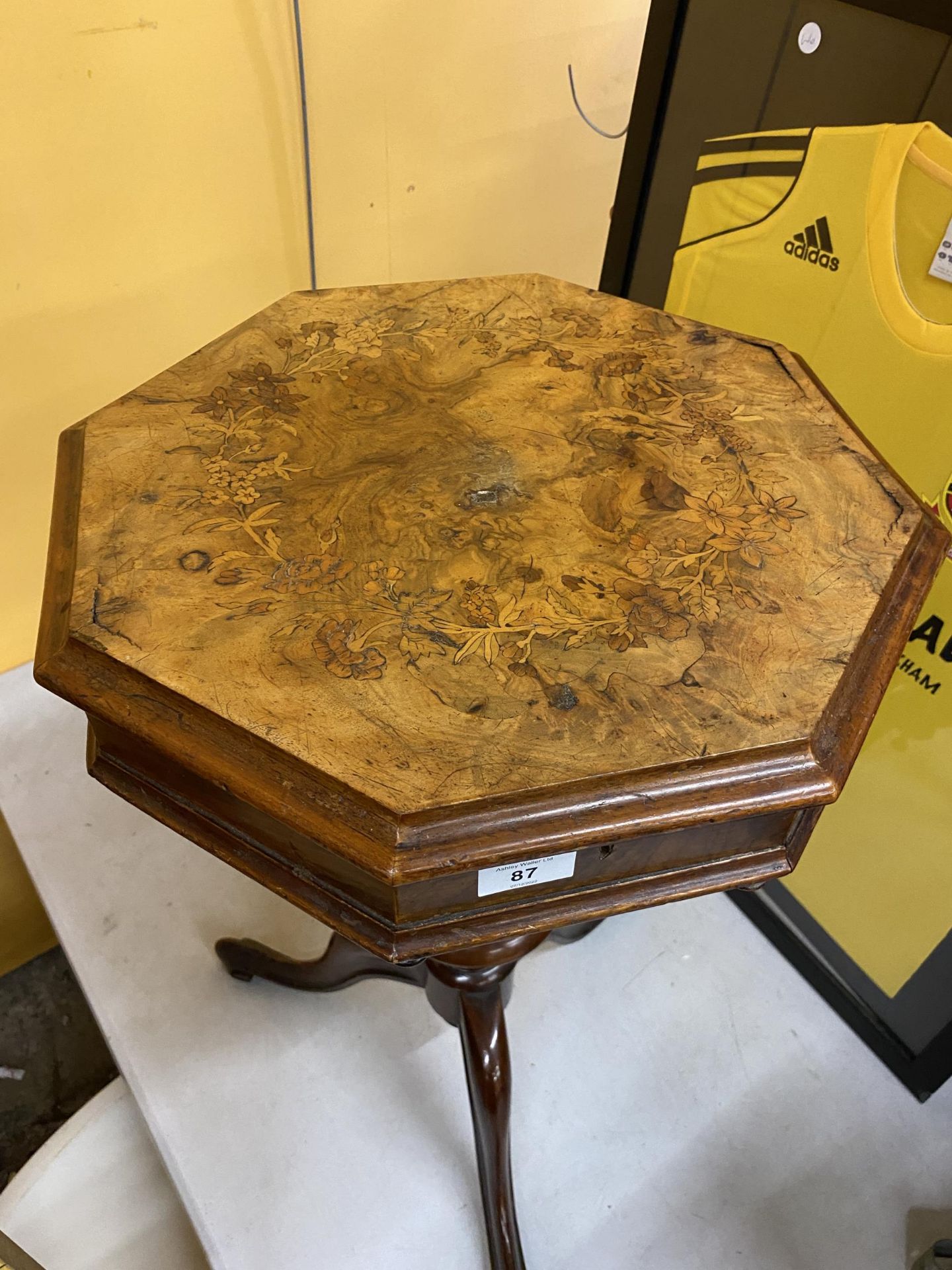 A FLORAL INLAID WALNUT OCTAGONAL SEWING TABLE ON TRIPOD BASE - Image 2 of 2