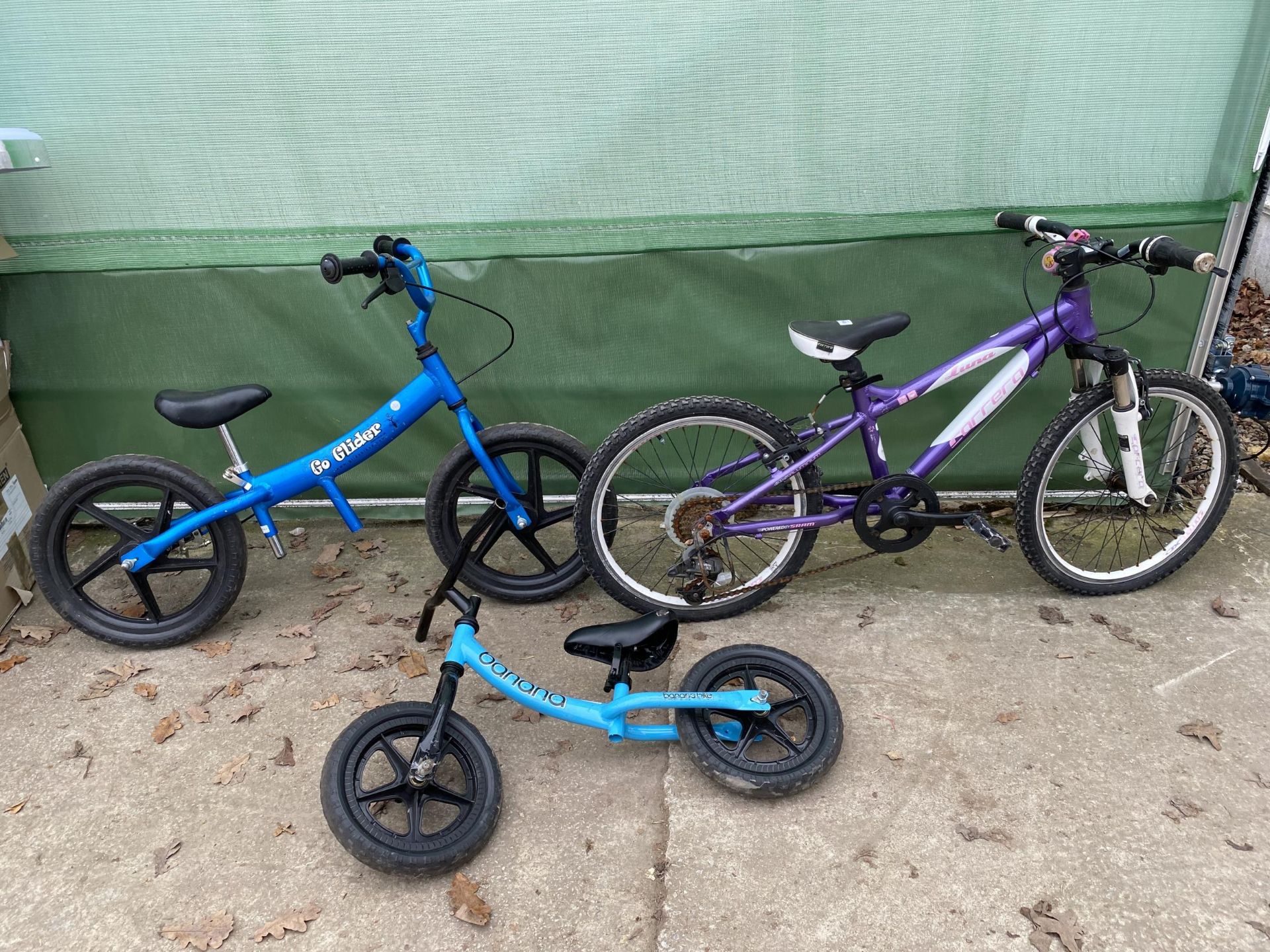 THREE CHILDRENS BIKES TO INCLUDE TWO BALANCE BIKES AND A CARRERA LUNA GIRLS BIKE WITH 7 SPEED GEAR