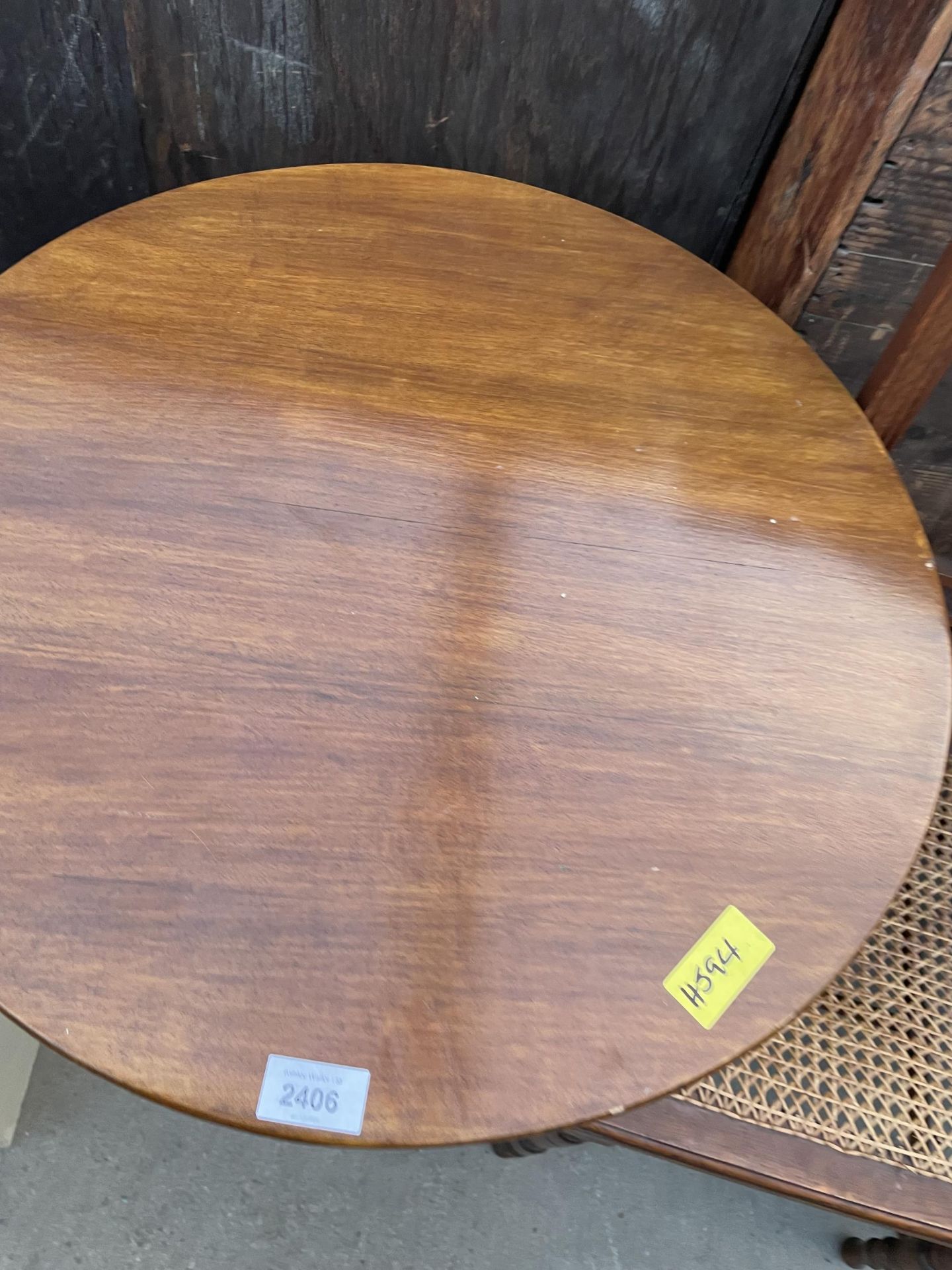A MAHOGANY AND PINE CENTRE TABLE, 22" DIAMETER - Image 2 of 3