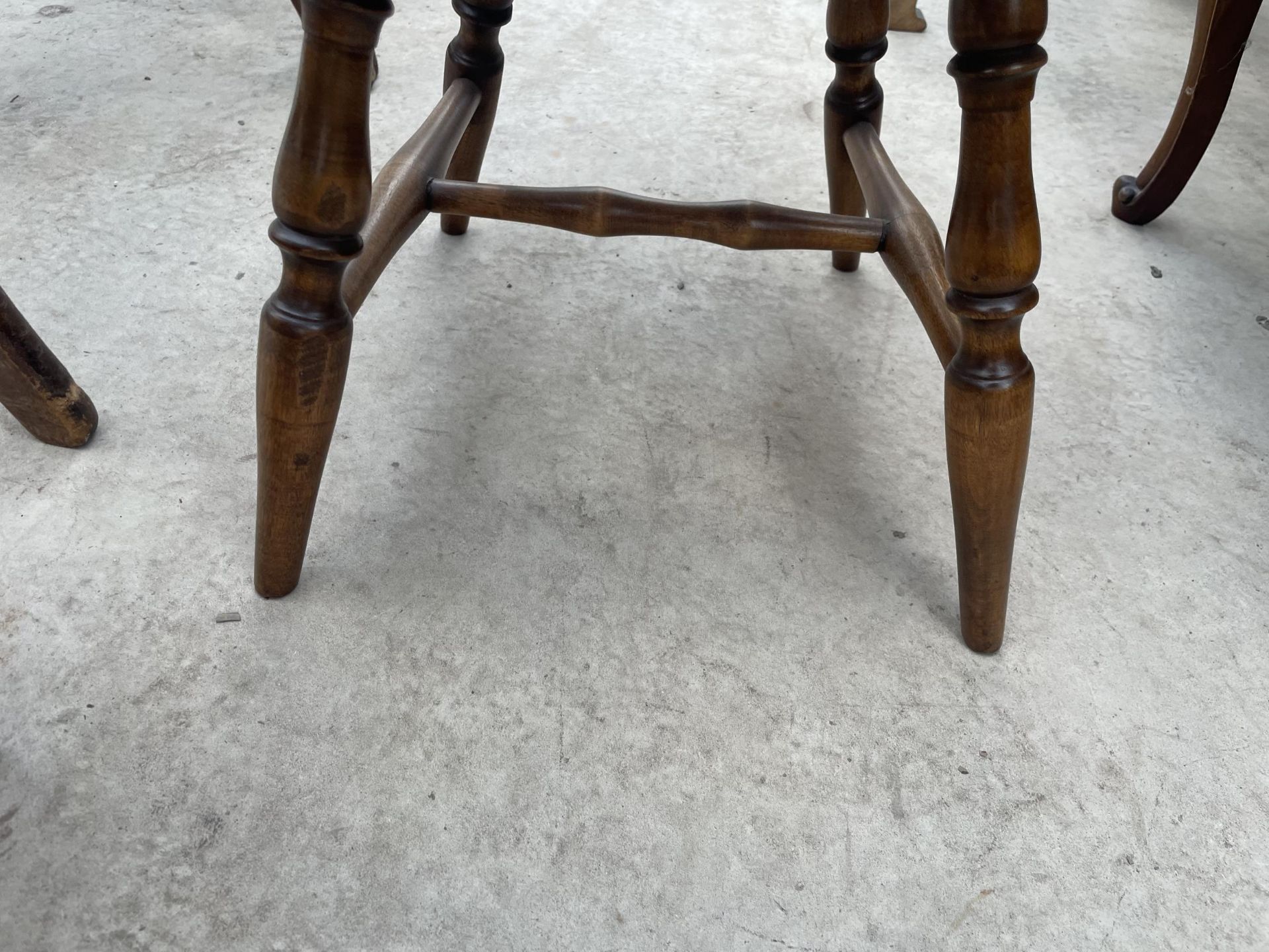 A VICTORIAN STYLE CHILDS ELBOW CHAIR BEARING 'IBEX' LABEL AND VICTORIAN PARLOUR CHAIR - Image 4 of 4