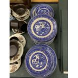 A QUANTITY OF ALFRED MEAKIN 'OLD WILLOW' BLUE AND WHITE PLATES AND BOWLS