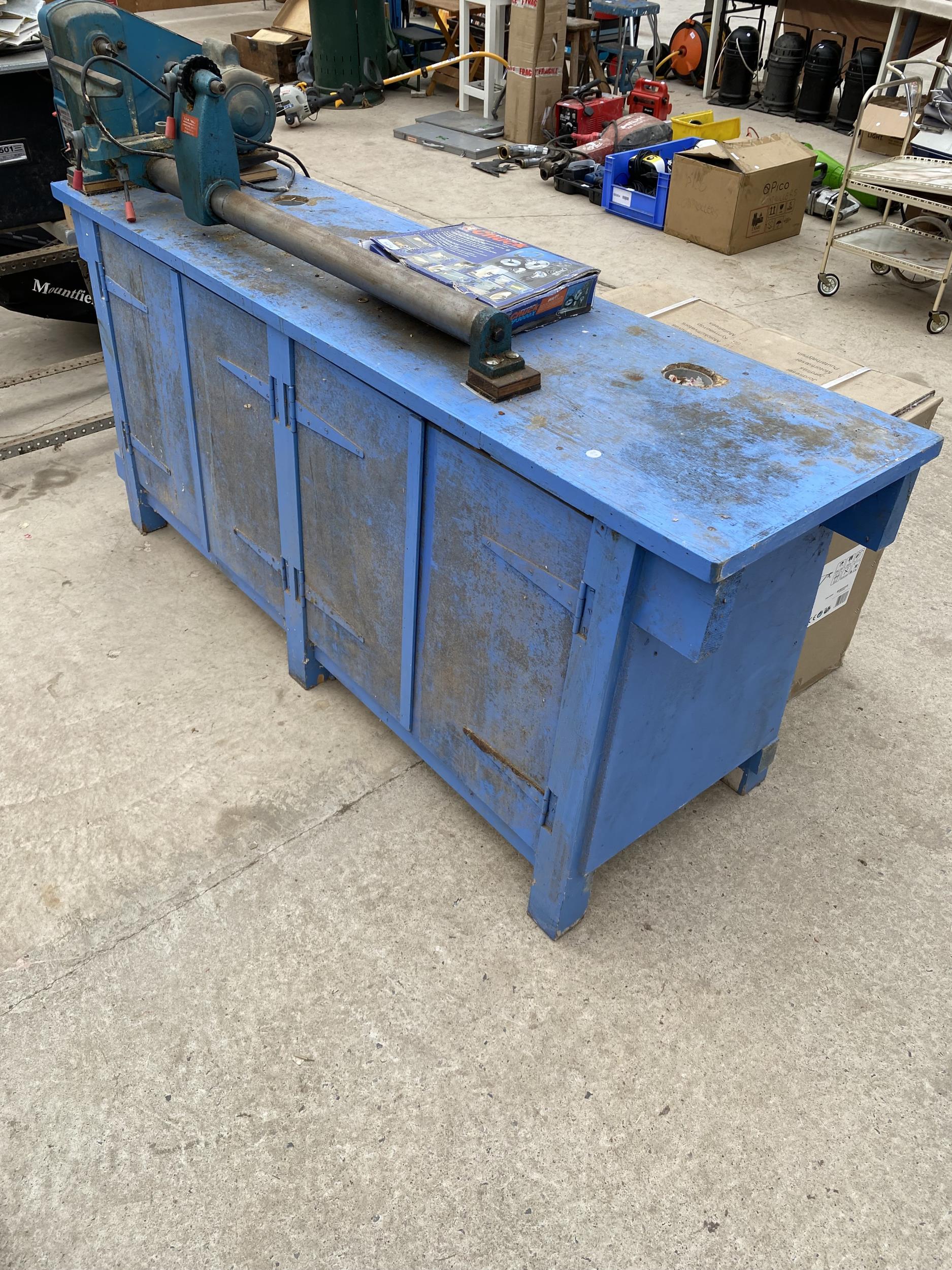 A NAEROK LTD. WOOD LATHE FIXED TO A WOODEN WORK BENCH ENCLOSING TWO LOWER CUPBOARDS AND FOUR - Image 8 of 8