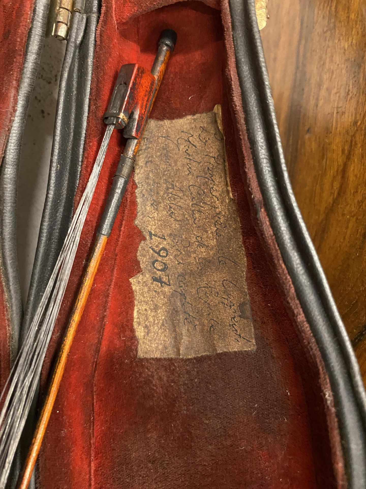 AN EARLY 20TH CENTURY MINIATURE CASED VIOLIN AND BOW, LENGTH 23CM, CASE A/F - Image 4 of 6