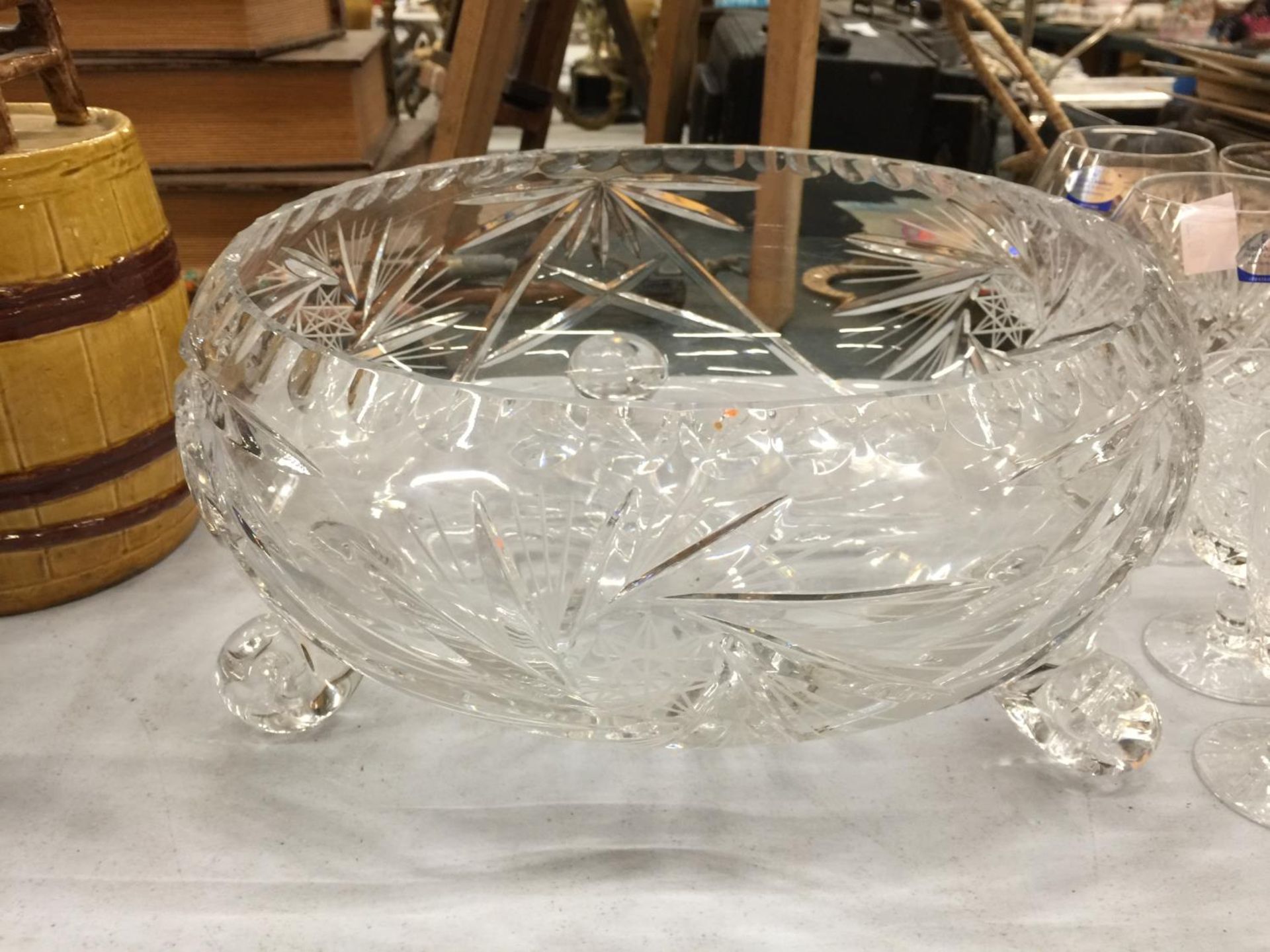 A LARGE CUT GLASS CRYSTAL FOOTED BOWL AND A SMALLER BOWL - Image 3 of 3
