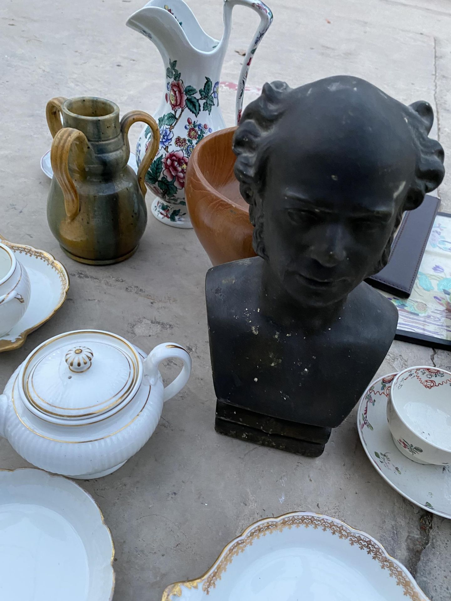 A COLLECTION OF ITEMS TO INCLUDE CERAMICS, PRINTS AND A TREEN BOWL ETC - Image 2 of 4