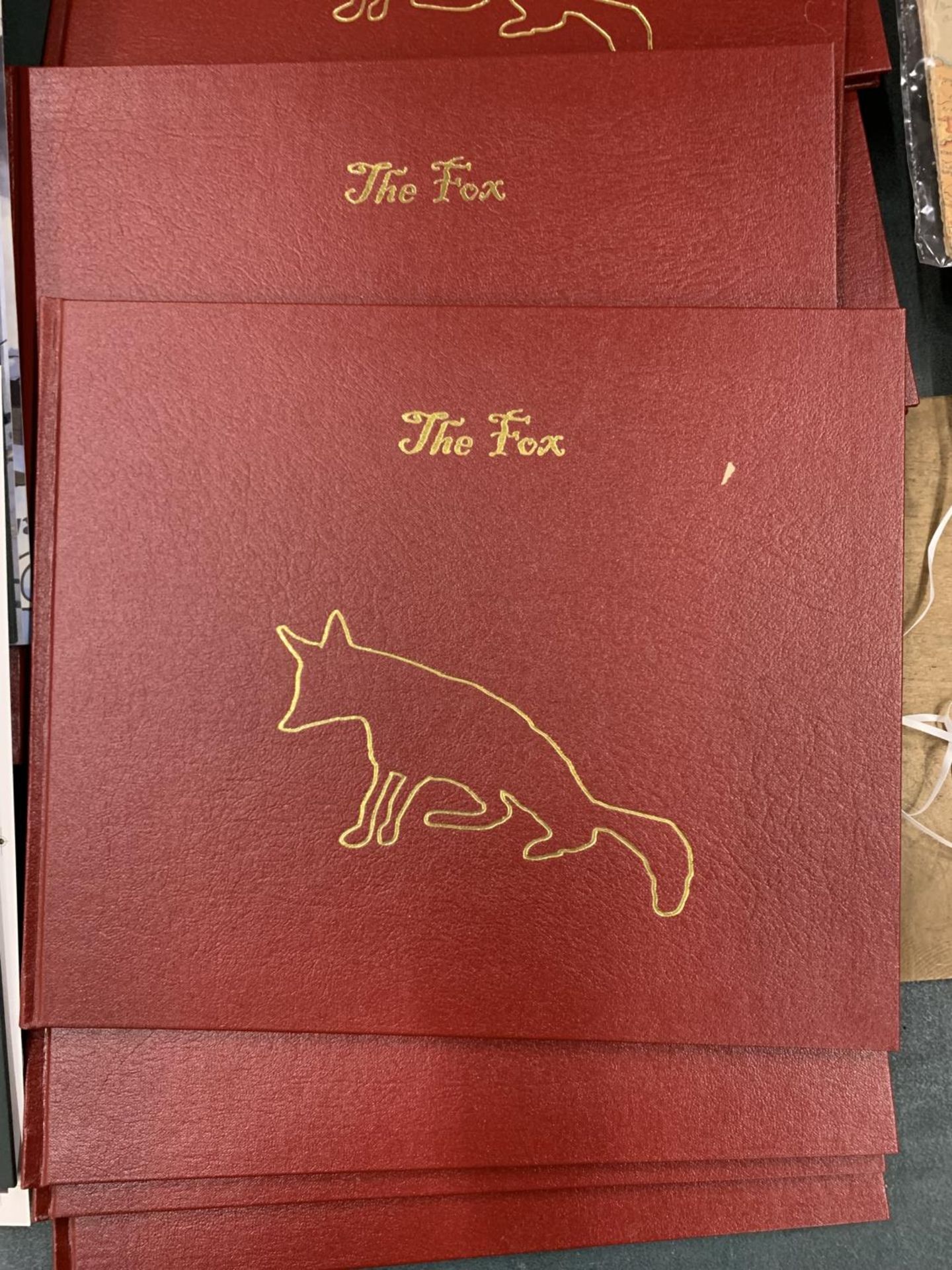 TEN COPIES OF 'THE FOX' AND 'SHOOTING' PRESENTED BY JOHN DERRICK - AS NEW - Bild 2 aus 5