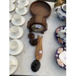 AN ASSORTMENT OF ITEMS TO INCLUDE A MANTEL CLOCK, TREEN BOWL AND RESIN ANIMALS ETC