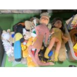 A LARGE QUNATITY OF TEDDIES AND DOLLS TO INCLUDE VINTAGE EXAMPLES
