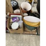 AN ASSORTMENT OF HOUSEHOLD CLEARANCE ITEMS TO INCLUDE TRAYS AND LIGHT SHADES ETC