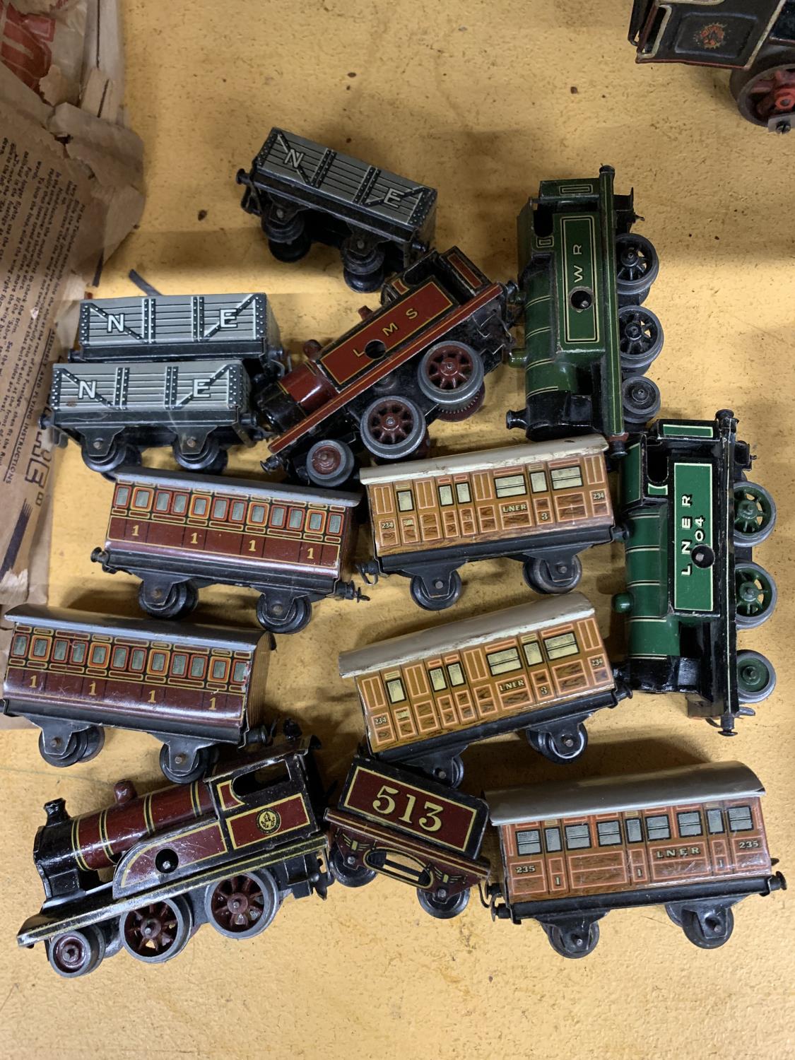 A COLLECTION OF BING TINPLATE TRAINS - THREE LOCOMOTIVES AND CARRIAGES