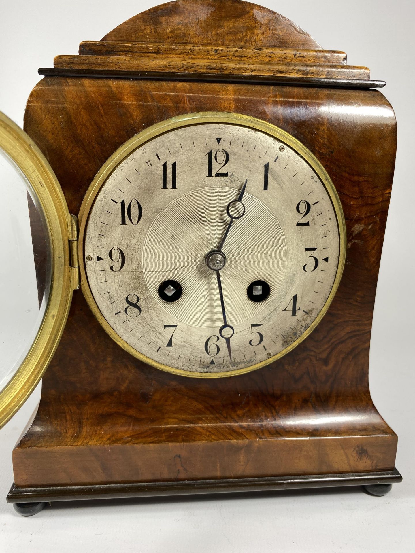 A 19TH CENTURY FRENCH WALNUT CASED CHIMING MANTLE CLOCK, HEIGHT 23CM - Image 2 of 5