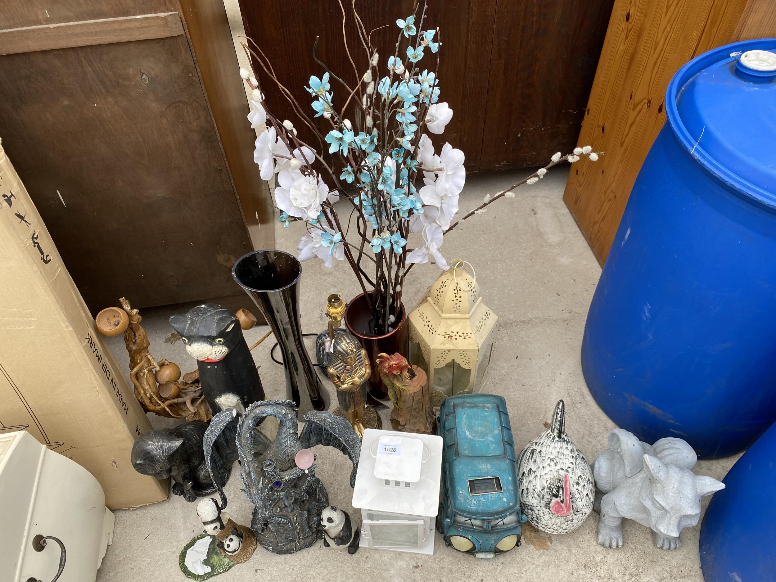 A LARGE ASSORTMENT OF ITEMS TO INCLUDE VASES, FIGURES AND A LAMP ETC