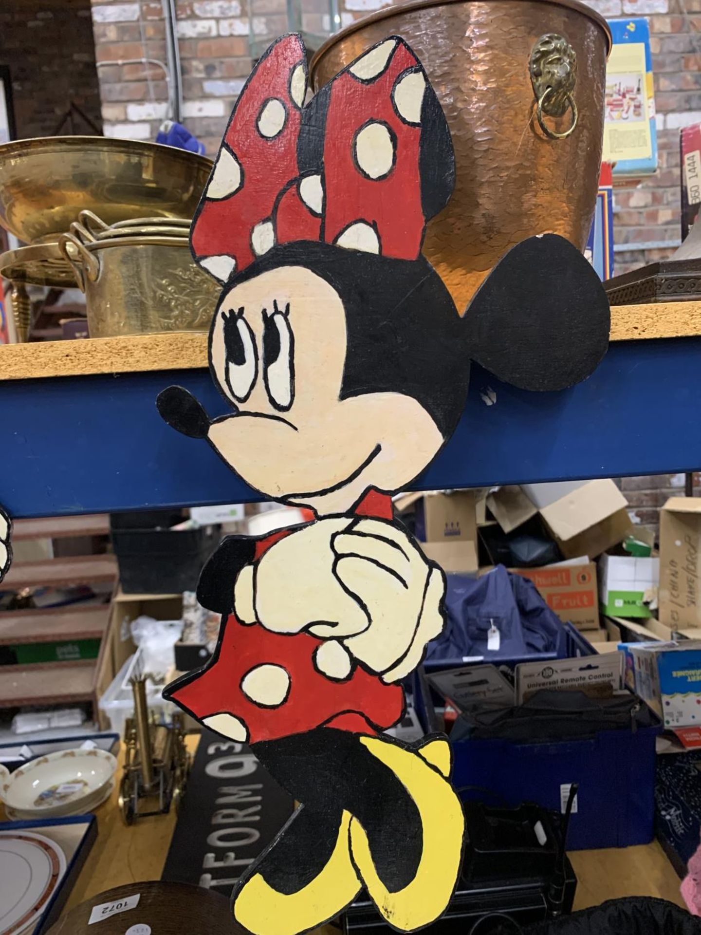 A MICKEY AND MINNIE MOUSE WOODEN WALL HANGINGS - Image 3 of 3