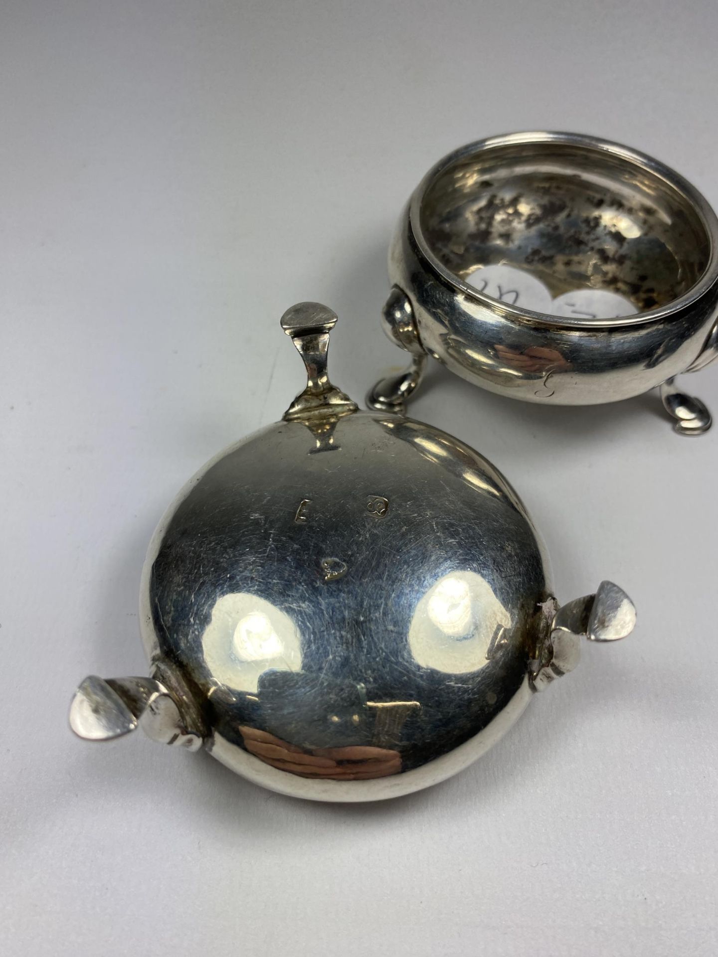 A PAIR OF HALLMARKED SILVER OPEN SALTS - Image 2 of 2