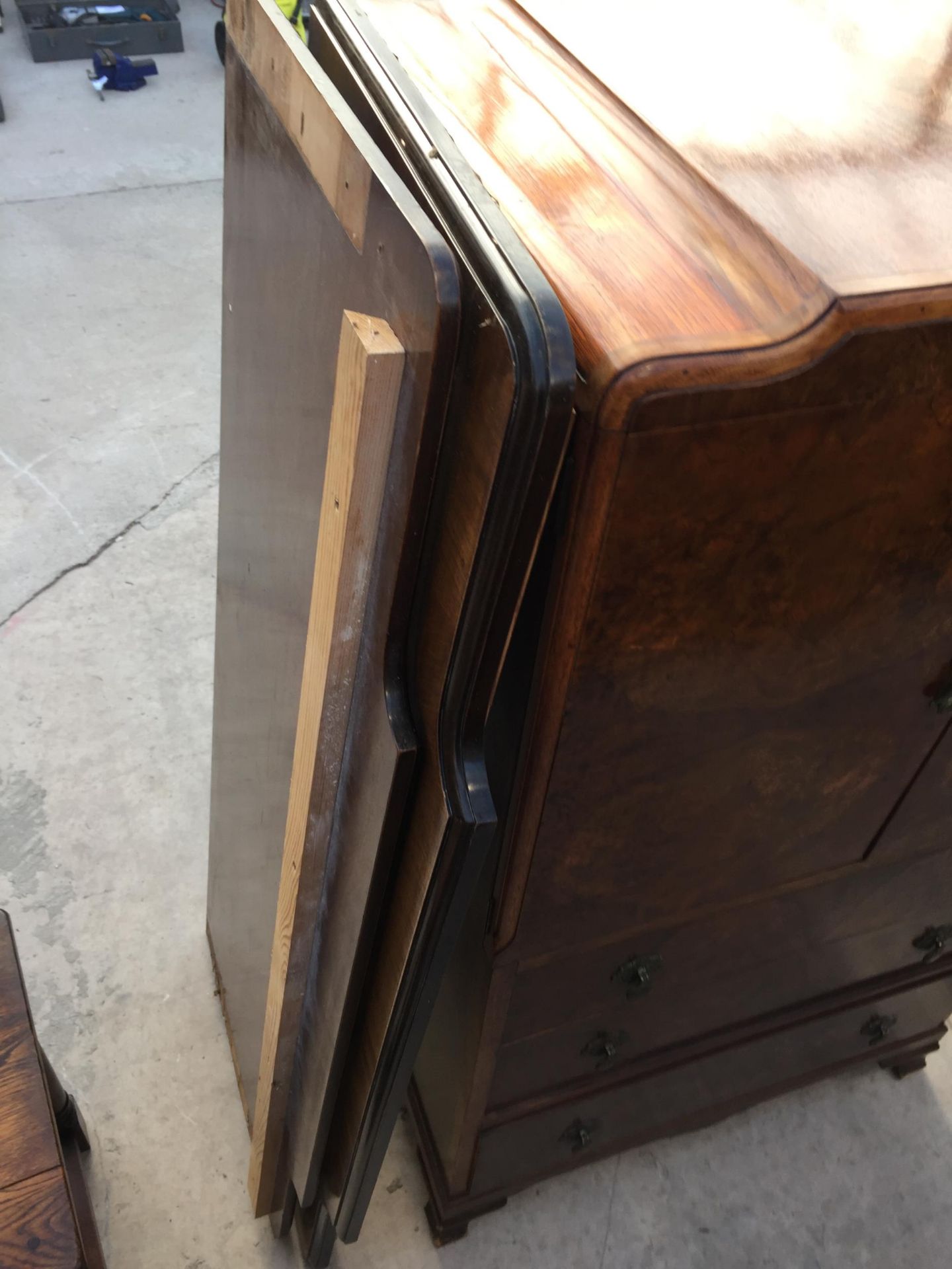 A MID 20TH CENTURY WALNUT TALLBOY AND BEDHEAD - Image 5 of 5