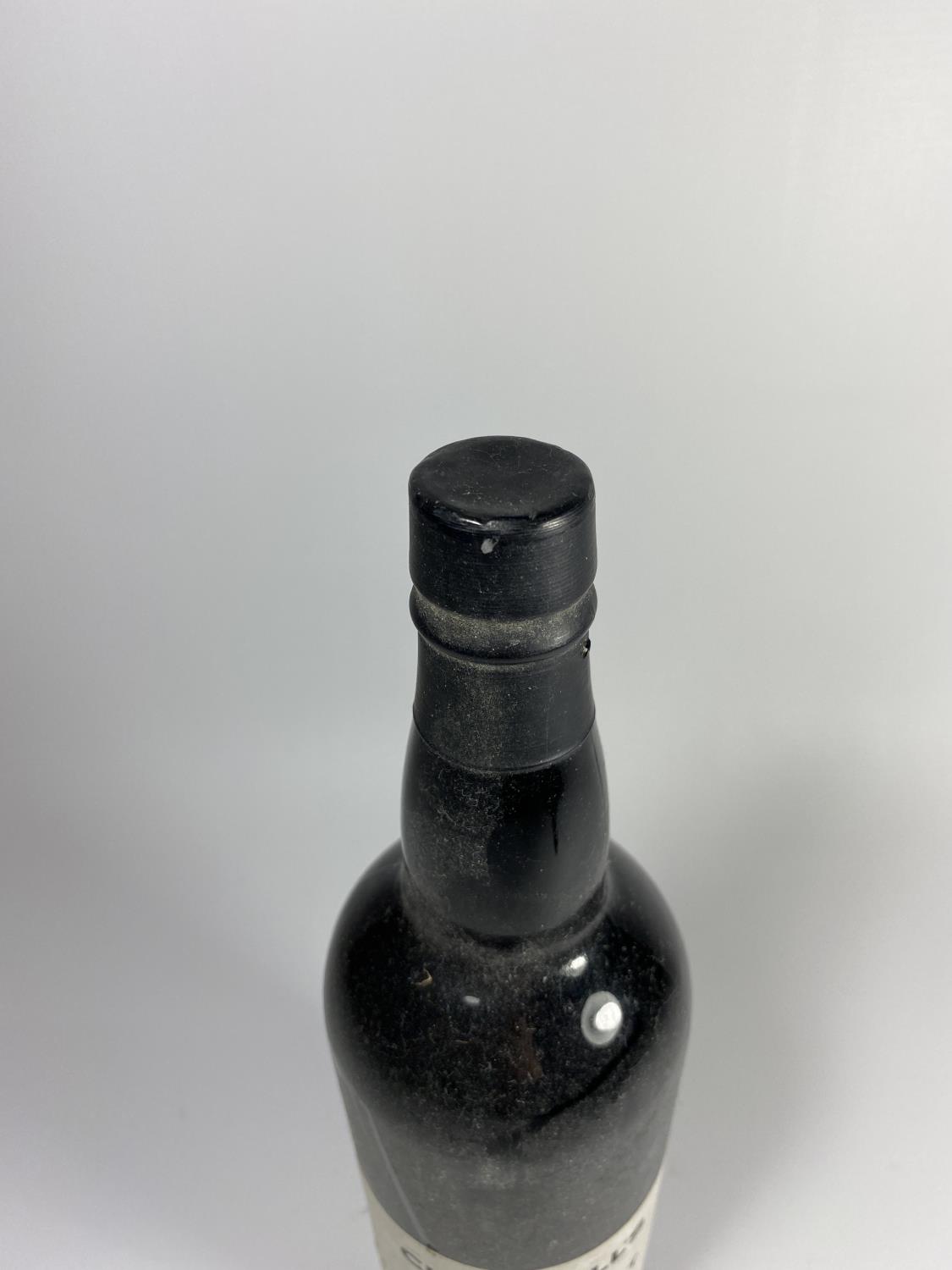 1 X 75CL BOTTLE - CHURCHILL'S CRUSTED 1988 VINTAGE PORT - Image 3 of 4