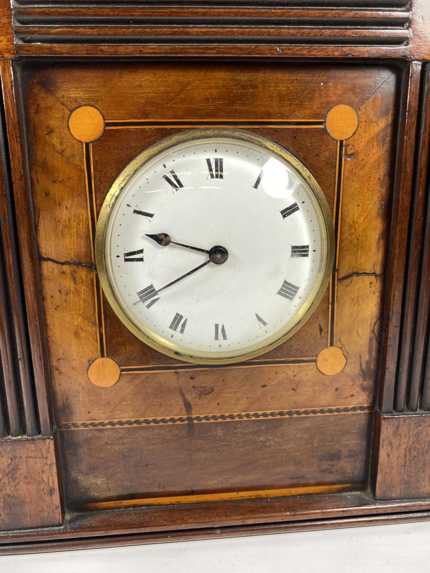 A 19TH CENTURY INLAID MAHOGANY MANTLE CLOCK WITH ROMAN NUMERALS AND ENAMEL DIAL, HEIGHT 28CM - Image 2 of 6