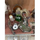 A LARGE ASSORTMENT OF VINTAGE ITEMS TO INCLUDE A BRASS PICTURE FRAME, A LARGE GLASS PAPER WEIGHT AND