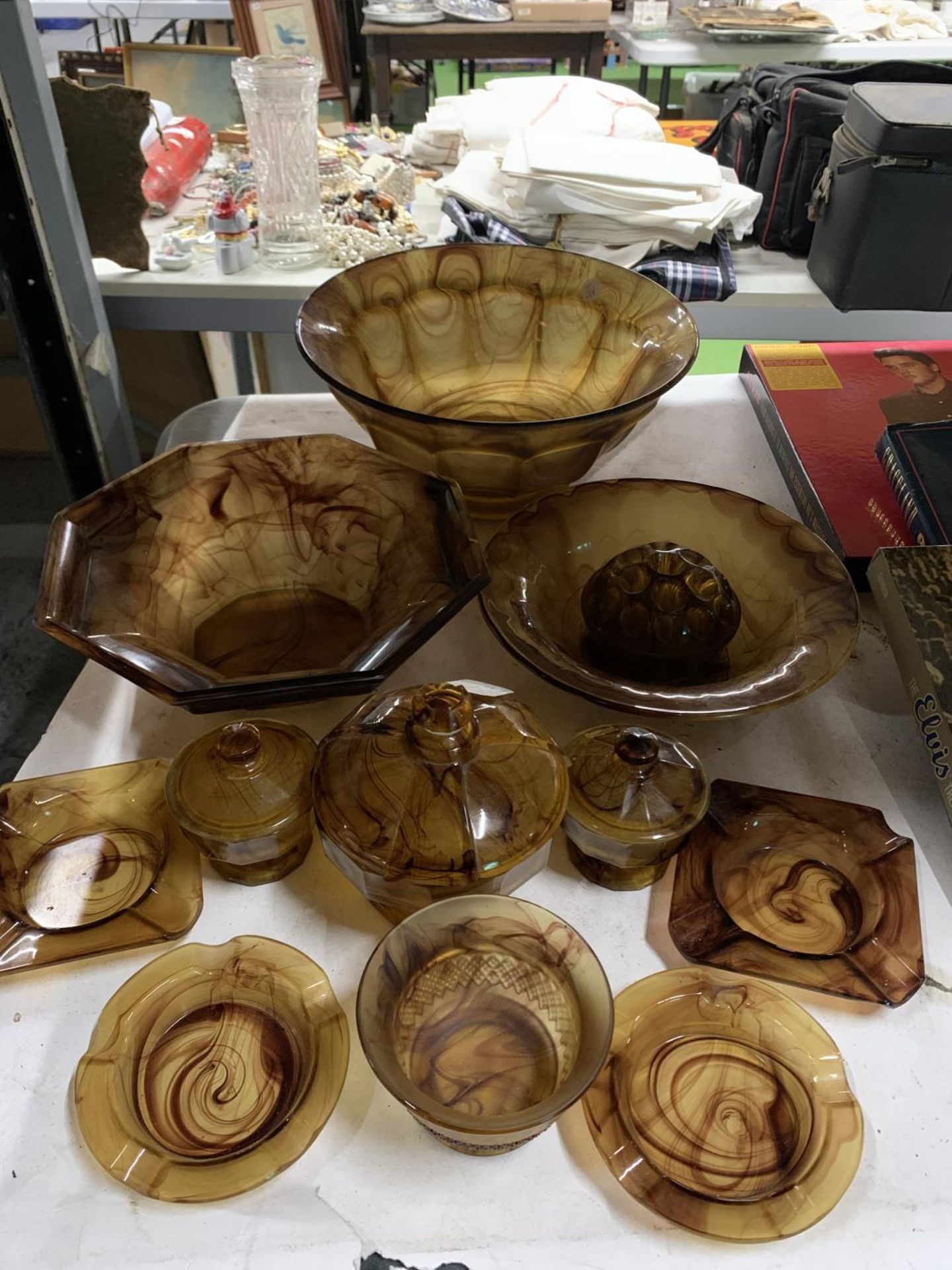 A LARGE QUNTITY OF AMBER CLOUD GLASSWARE TO INCLUDE MAINLY BOWLS