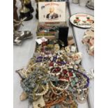 A LARGE QUANTITY OF COSTUME JEWELLERY TO INCLUDE BROOCHES, NECKLACES, EARRINGS, BANGLES, BEADS, ETC