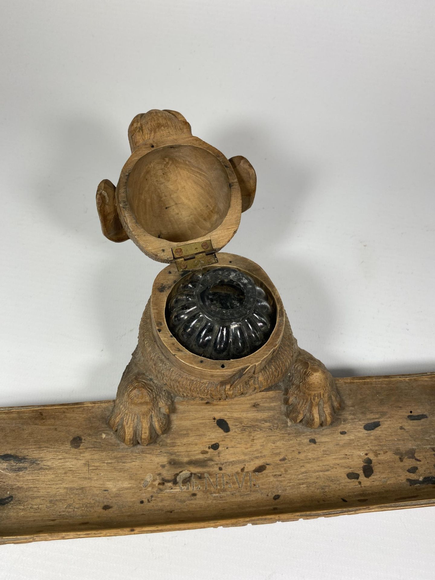 A 19TH CENTURY BAVARIAN BLACK FOREST CARVED DOG INKWELL WITH GENEVE MARK, LENGTH 24.5CM - Image 4 of 5