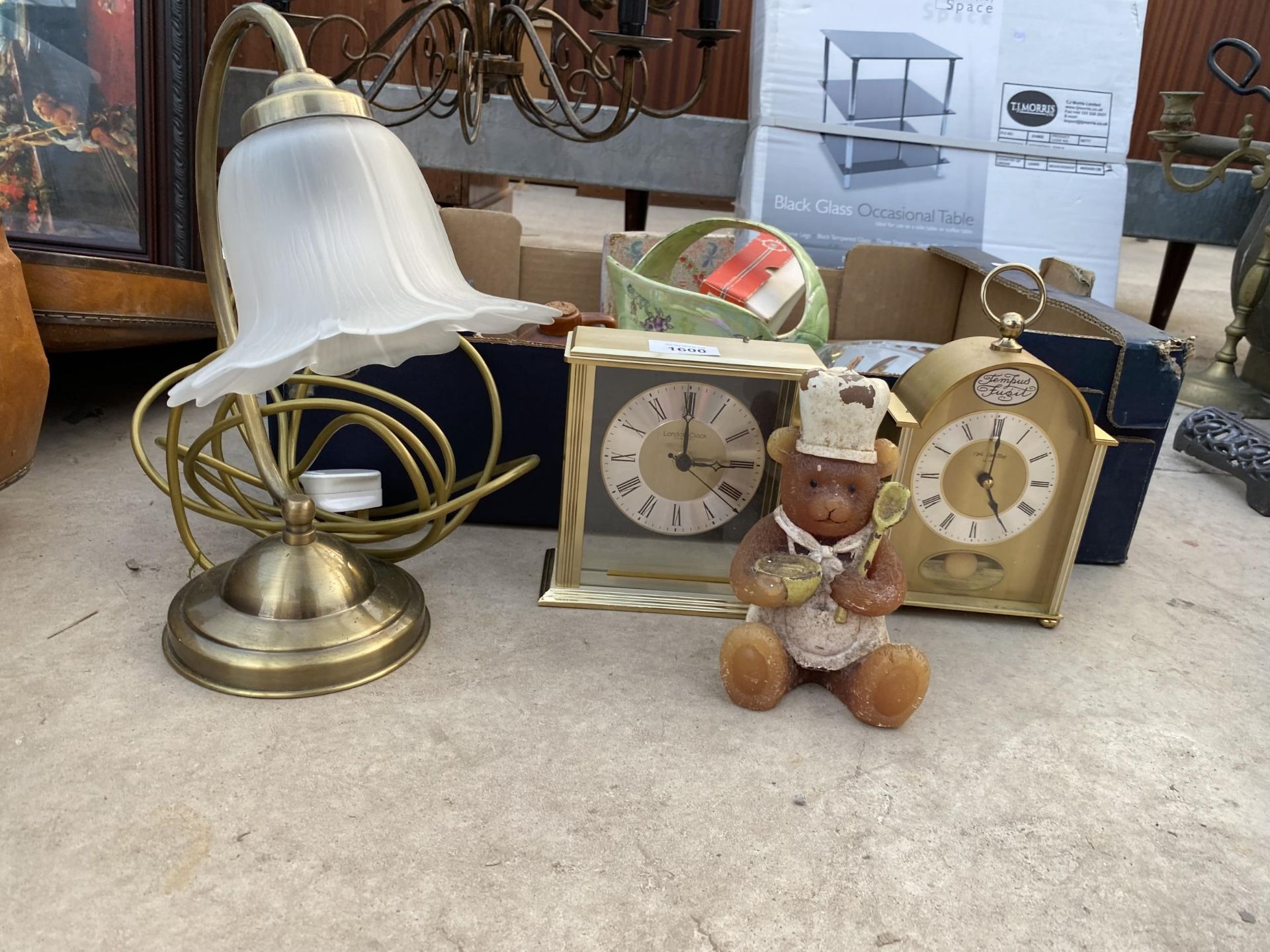 AN ASSORTMENT OF ITEMS TO INCLUDE CLOCKS, BOWLS AND A LAMP ETC - Image 2 of 3