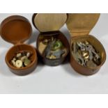 THREE SMALL BOXES OF ASSORTED CUFFLINKS AND FURTHER ITEMS