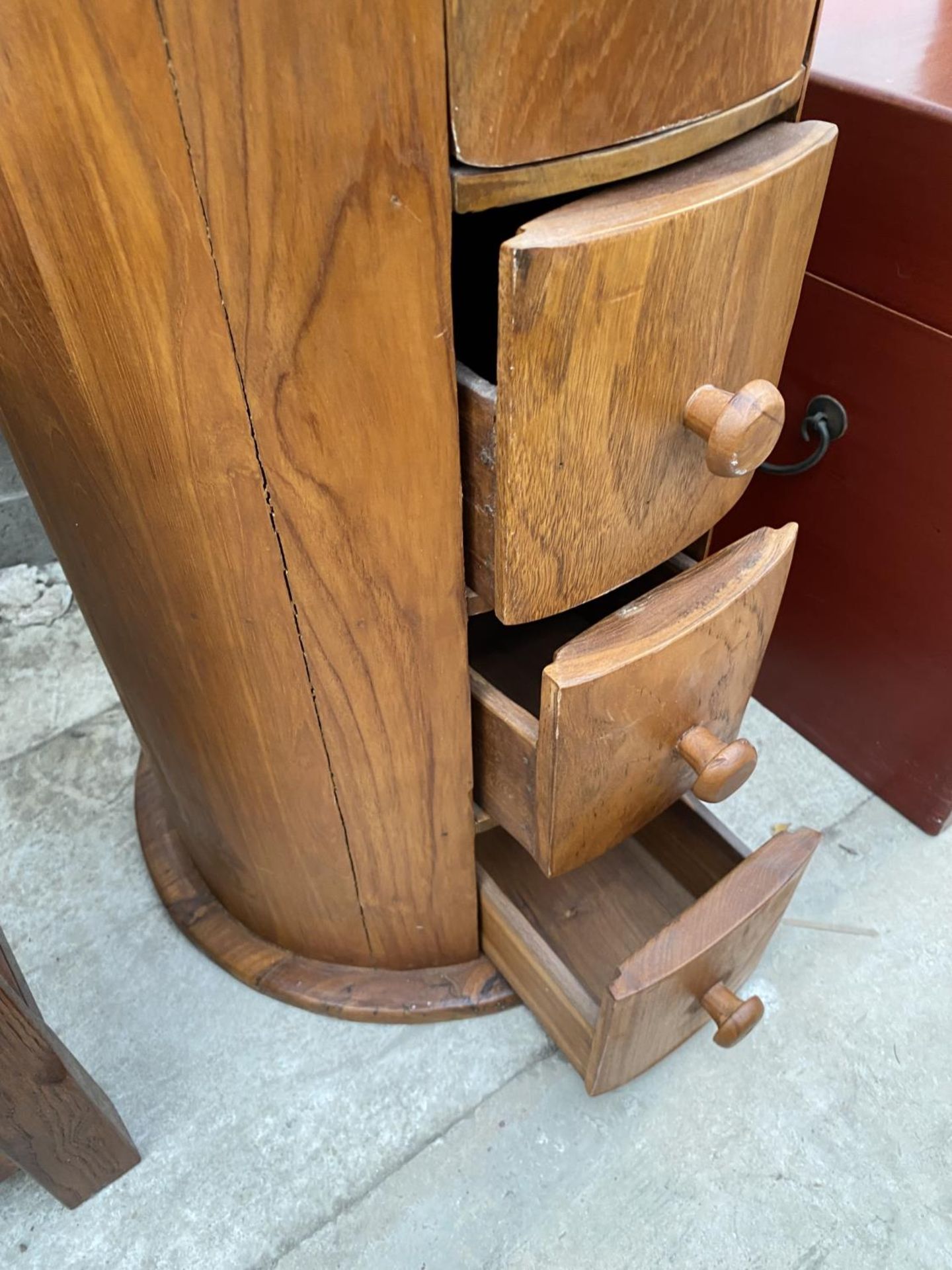 A 17" DIAMETER HARDWOOD CHEST OF THREE DRAWERS - Image 3 of 4