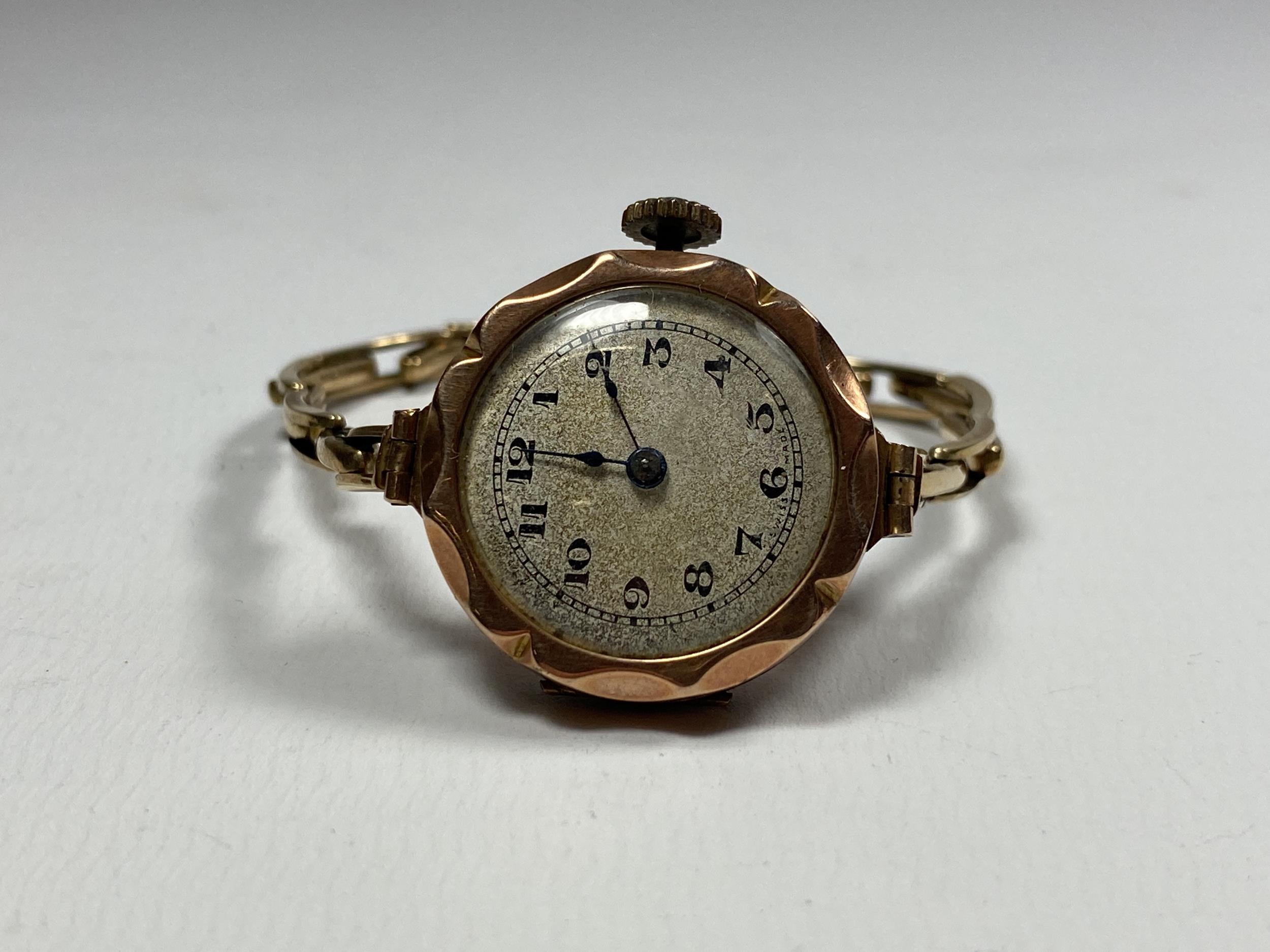 A 9CT YELLOW GOLD LADIES WATCH & STRAP, CIRCA 1910-1920, TOTAL WEIGHT 15.7G