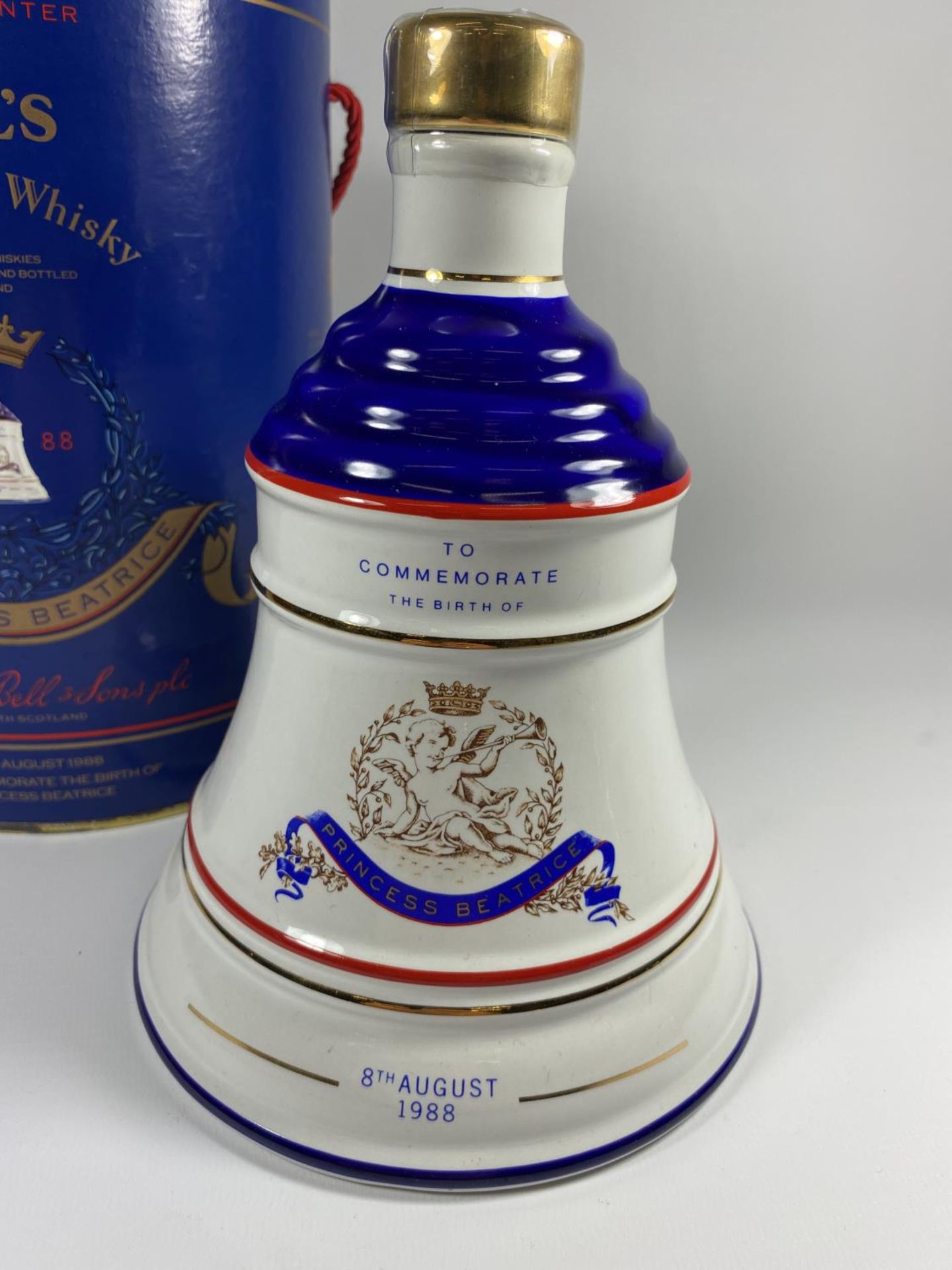 1 X BOXED BOTTLE - BELL'S OLD SCOTCH WHISKY 1988 PRINCESS BEATRICE ROYAL DECANTER WHISKY - Image 2 of 3