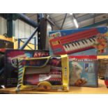 VARIOIUS BOXED TOYS TO INCLUDE A POLYPHONIC KEYBOARD, FIRE ENGINE, FOOD MIXER AND A PINBALL MACHINE