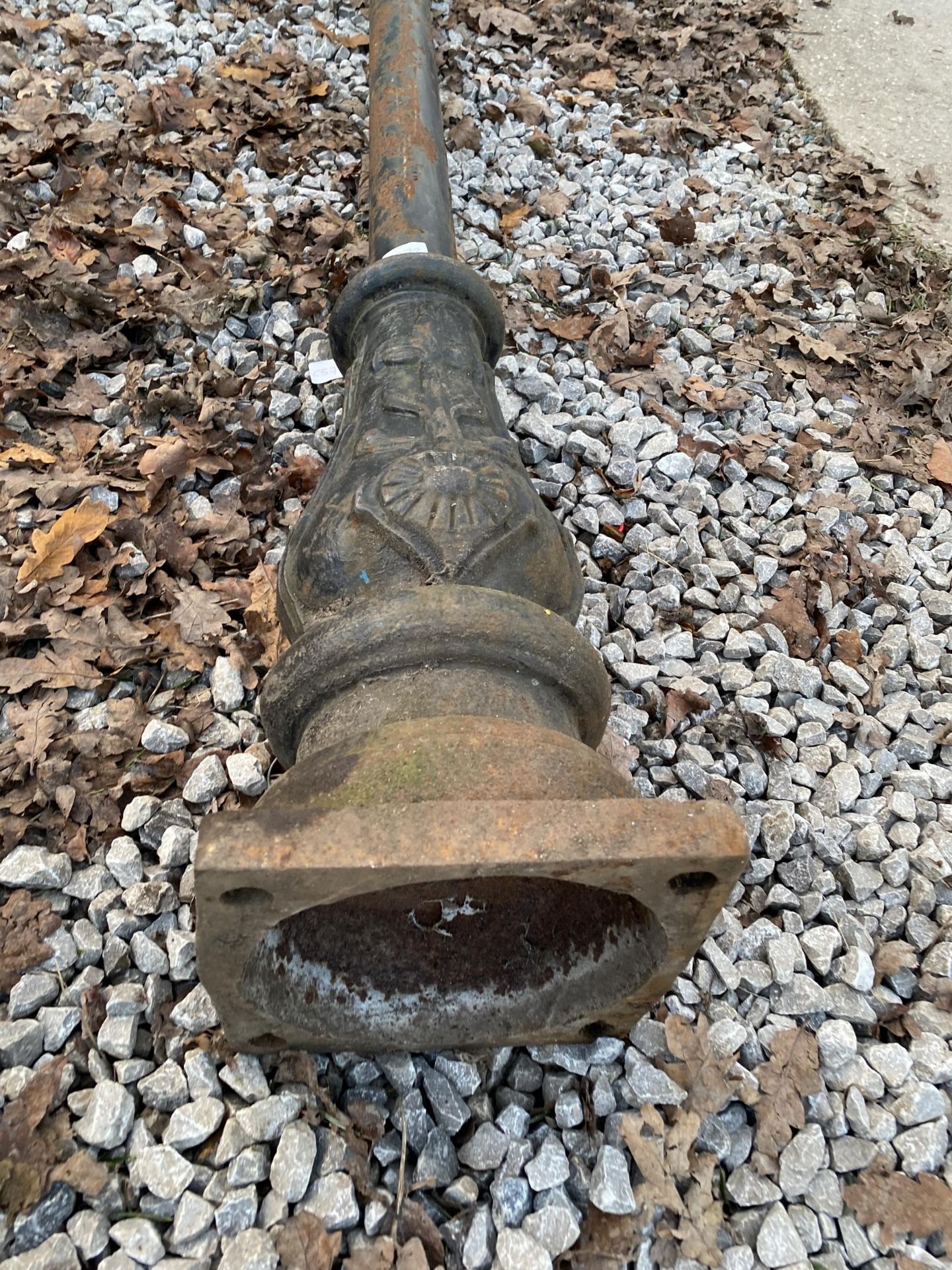 A VINTAGE CAST IRON LIGHT POST - Image 2 of 3