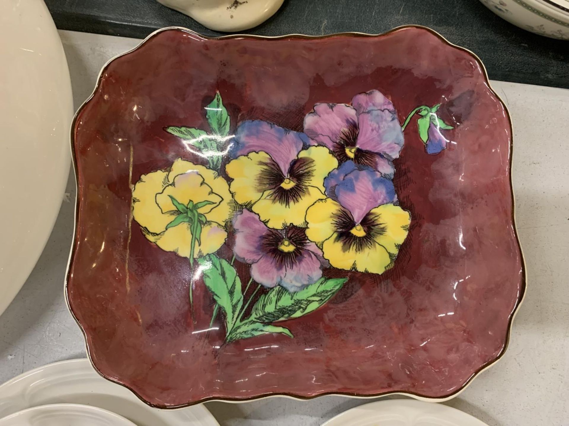 A KAHLA SET OF CUPS, SAUCERS AND SIDE PLATES WITH A ROYAL DOULTON "PANSY" BOWL - Image 2 of 5