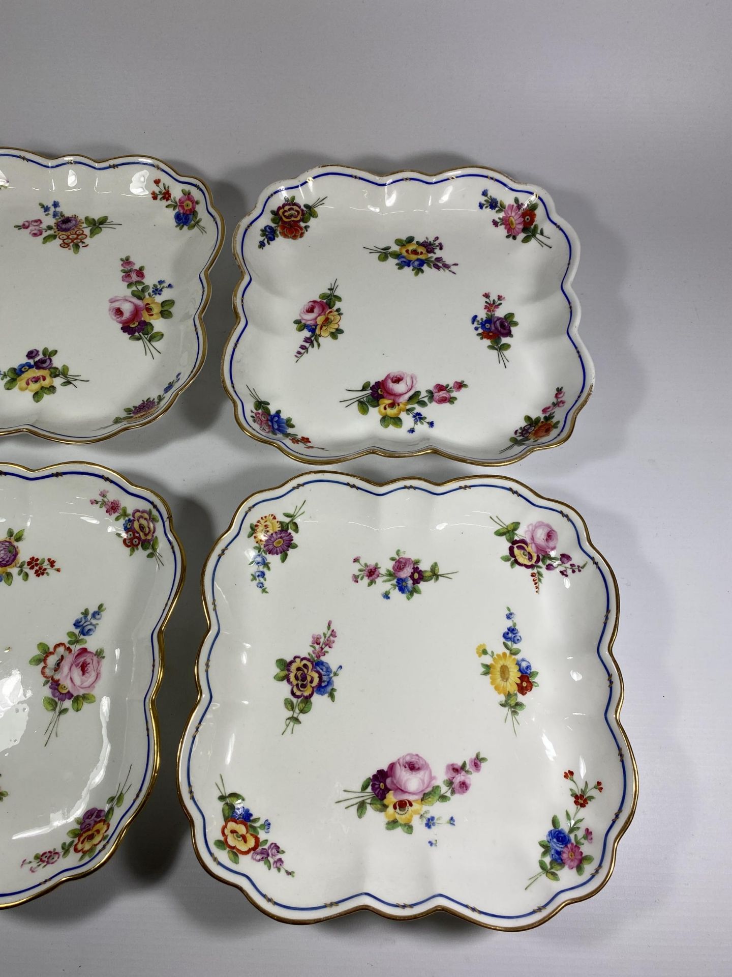 A SET OF FOUR C.1820 NANTGAWR PORCELAIN HAND PAINTED DISHES, DIAMETER 23CM - Image 3 of 4