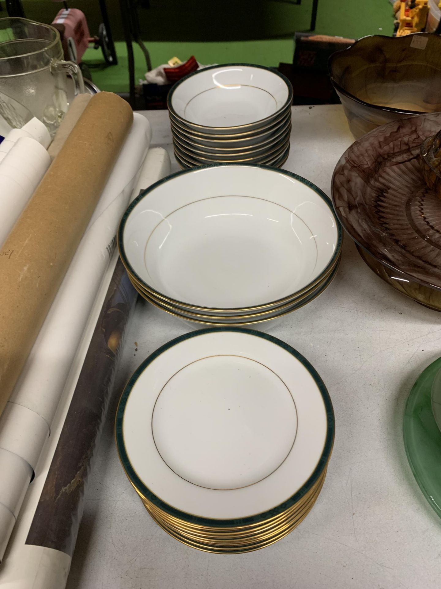 A QUANTITY OF BOOTS 'HANOVER GREEN' TO INCLUDE SERVING BOWLS, PLATES, ETC
