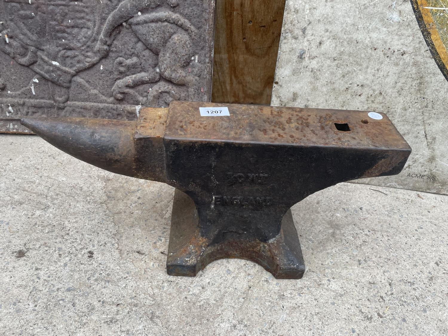 A SMALL BLACKSMITHS ANVIL STAMPED ENGLAND (L:48CM)