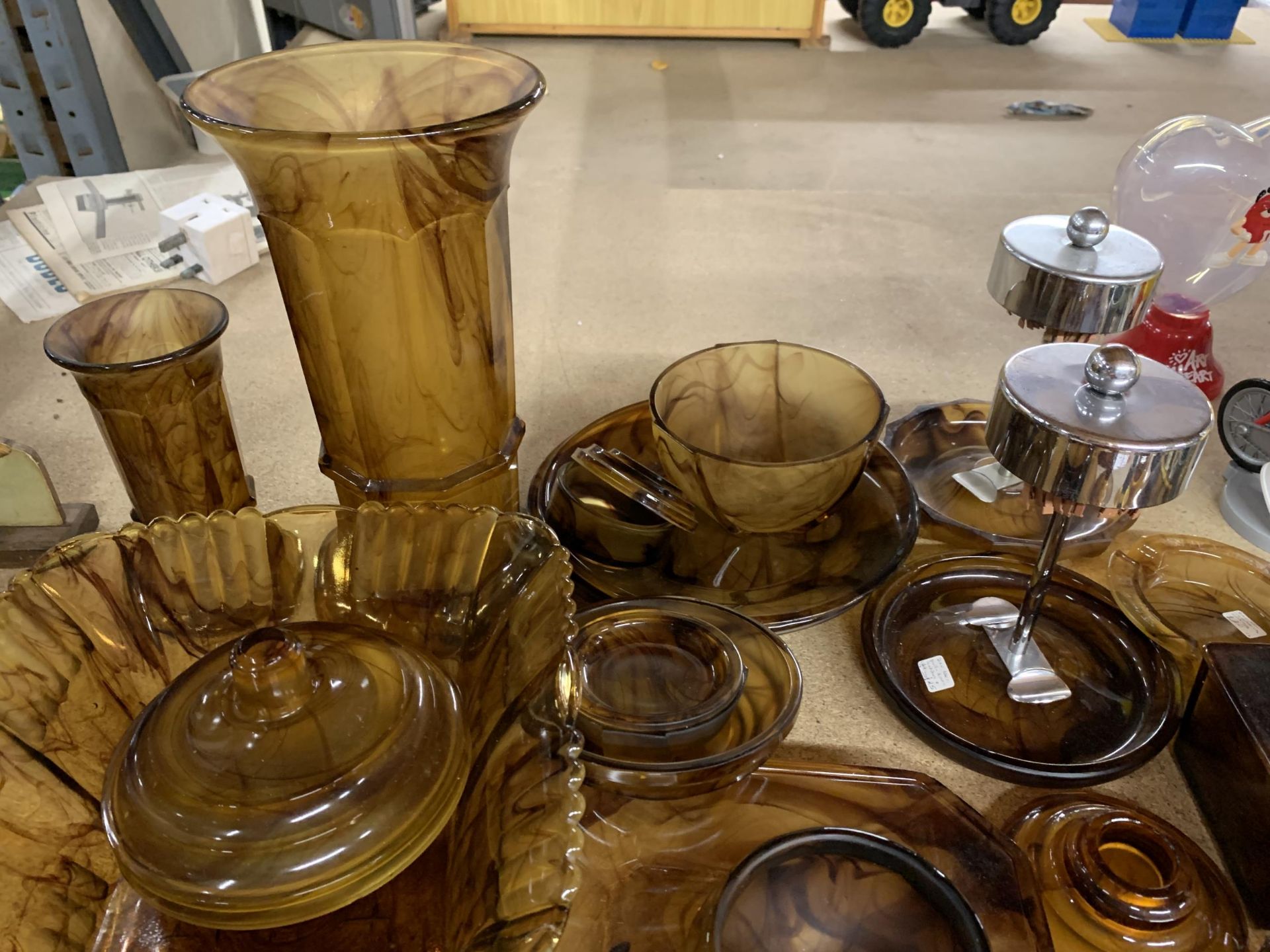 A LARGE QUANTITY OF AMBER CLOUD GLASS TO INCLUDE BOWLS, VASES, ETC - Image 2 of 3