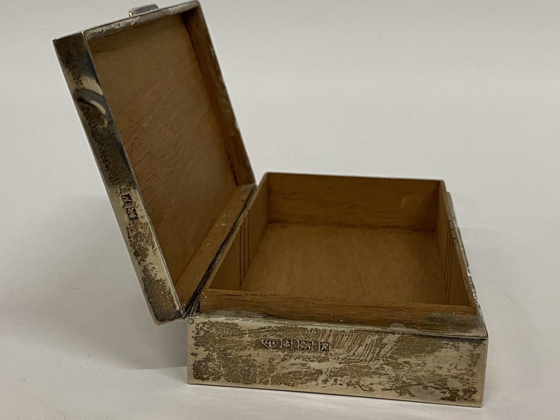 A BIRMINGHAM HALLMARKED SILVER CIGARETTE BOX, MAKER E & N S - Image 3 of 3