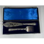 A VINTAGE CASED SILVER PLATED FISH KNIFE AND FORK SET