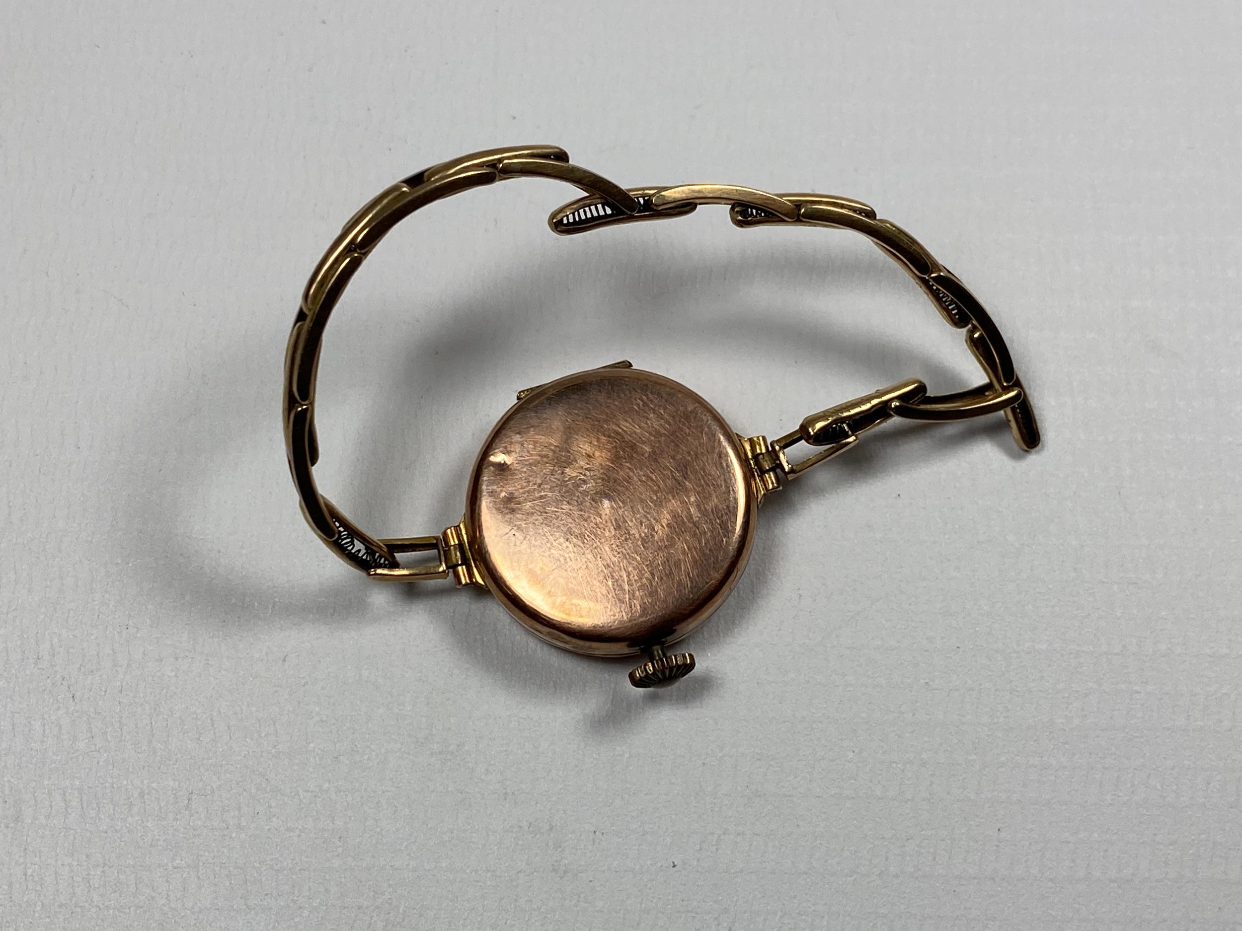 A 9CT YELLOW GOLD LADIES WATCH & STRAP, CIRCA 1910-1920, TOTAL WEIGHT 15.7G - Image 2 of 3