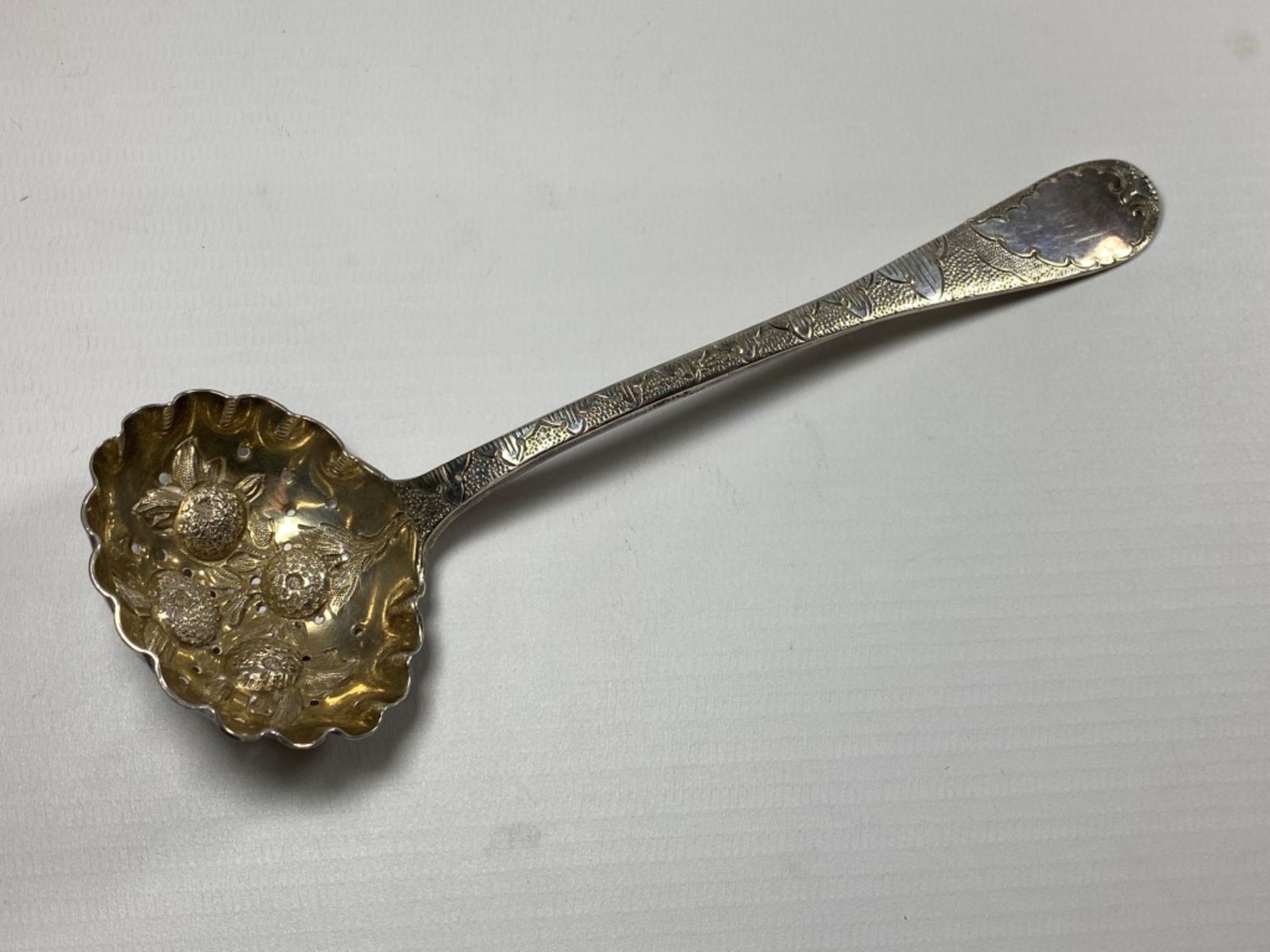 A WILLIAM IV SILVER BERRY SPOON, DATES TO LONDON, 1836, MAKER MARY CHAWNER (WIDOW OF WILLIAM CHAWNER