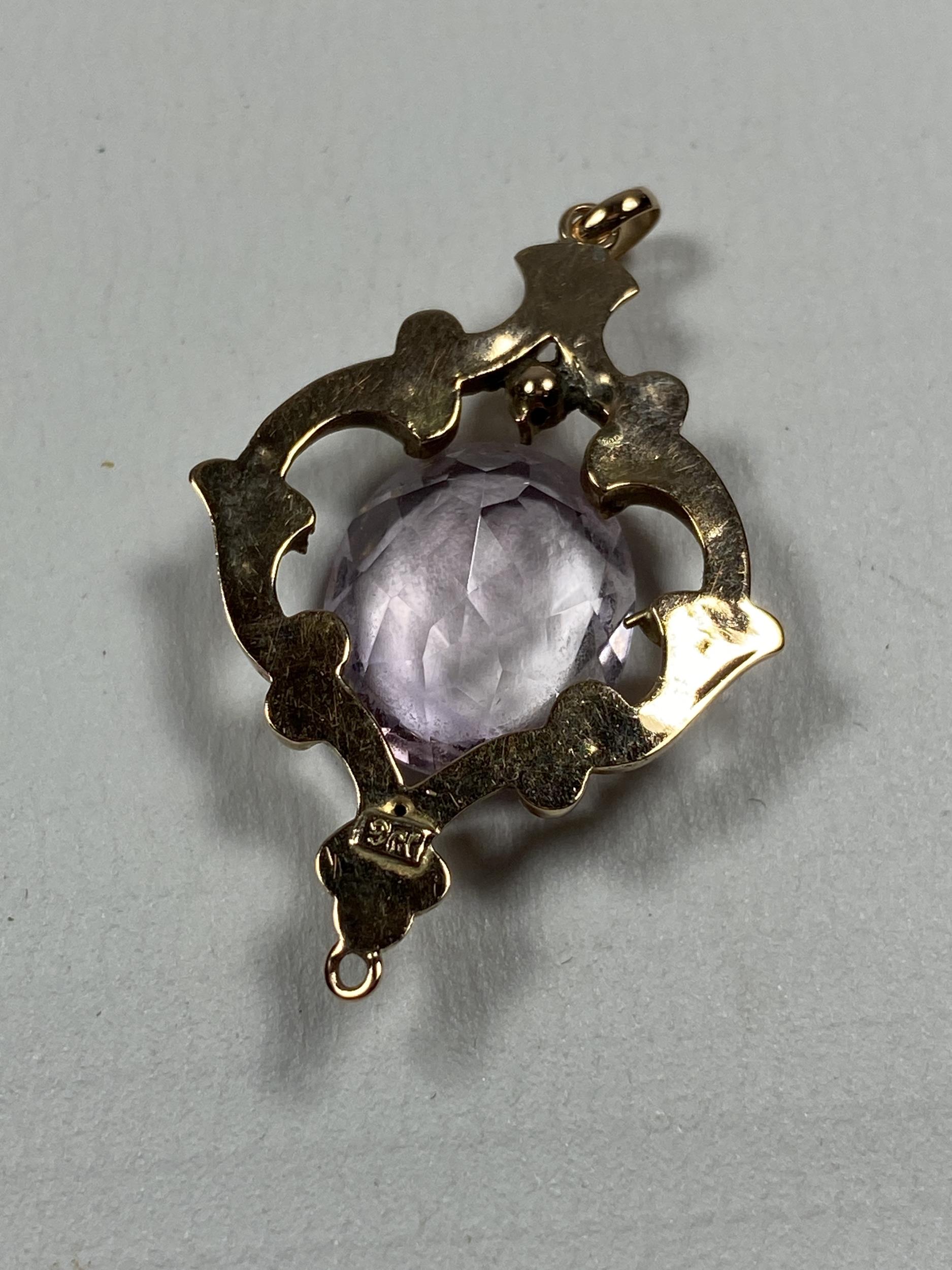 A 9CT YELLOW GOLD AND AMETHYST TYPE STONE PENDANT, WEIGHT 2.29G - Image 2 of 2