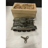 A VINTAGE GAMA MONTAGE TANK IN ORIGINAL BOX WITH KEY