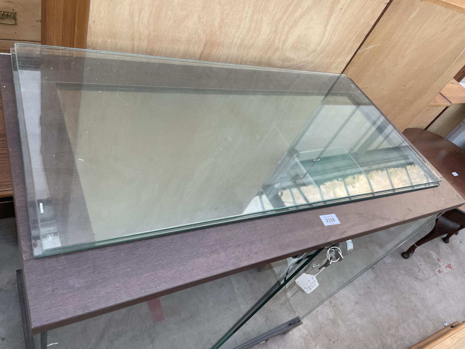A MODERN GLASS ILLUMINATED DISPLAY CABINET, 36" WIDE - Image 2 of 4