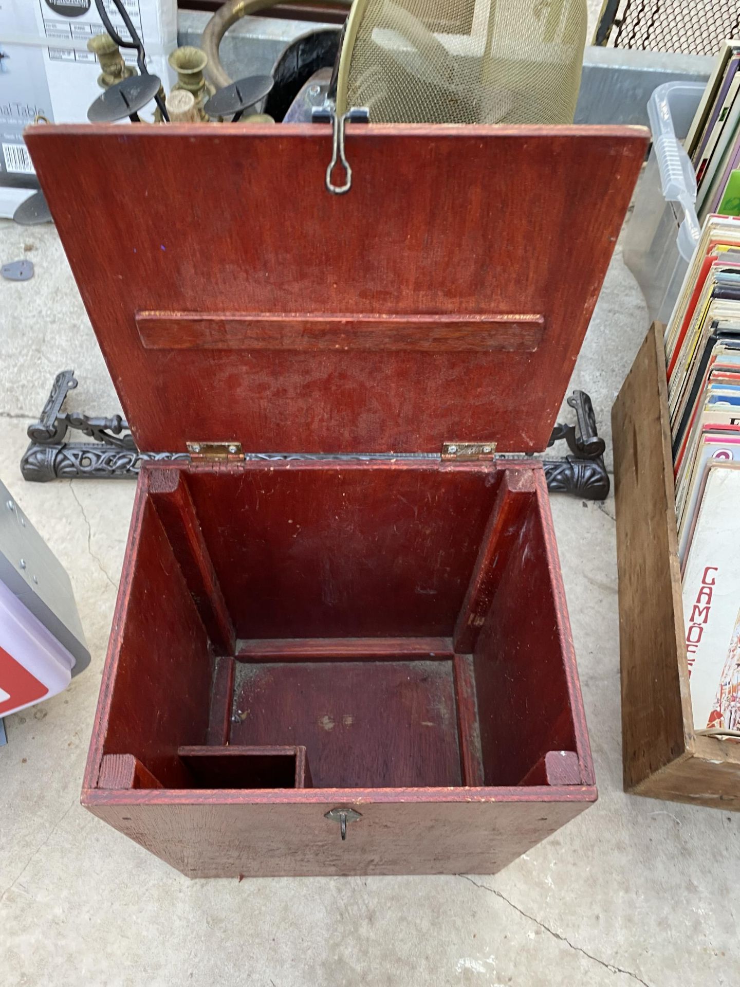 A WOODEN CARRY CASE WITH LEATHER STRAP HANDLE - Image 2 of 2